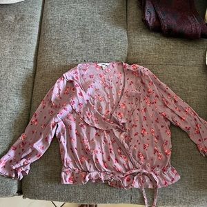 Pink cute shirt mid size w small little flowers